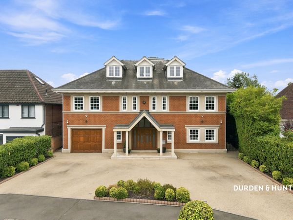 Parklands, Chigwell, IG7