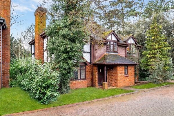 Chadworth Way, Claygate, Surrey, KT10