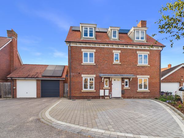 Clarence Court, Polegate, BN26