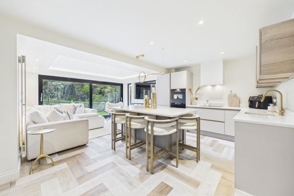 Lochan Road, Kilsyth, G65
