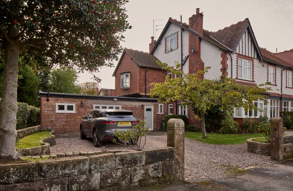 Gilbert Road, Hale, WA15