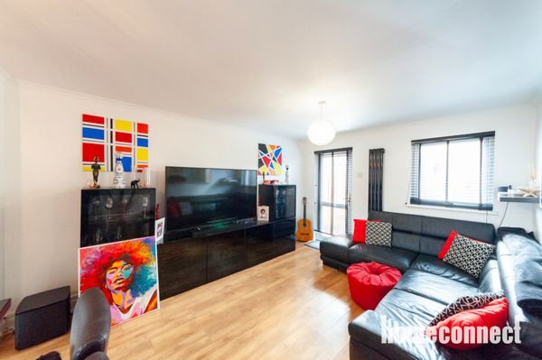 Cornwall Gate, Purfleet-On-Thames, RM19