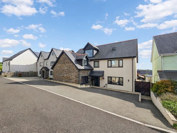 Abergarw Meadow, Brynmenyn, CF32