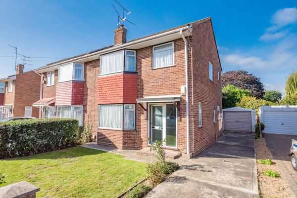 Giffard Drive, Farnborough, GU14