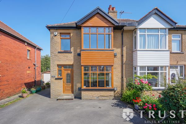 Leeds Road, Dewsbury, WF12