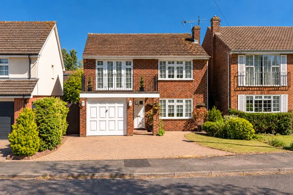 West Close, Hoddesdon, EN11