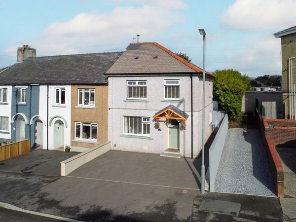 Pine Grove, Neath, SA11