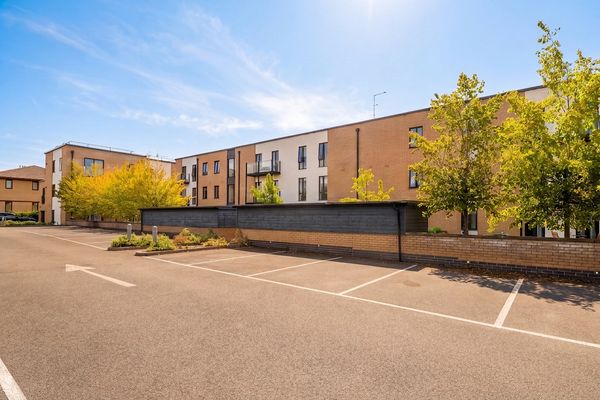 Angus Court, Thame, OX9