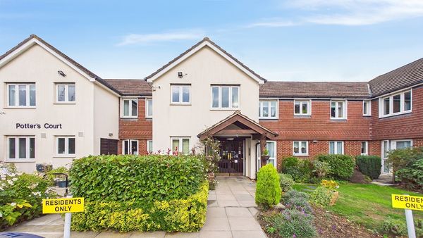 Darkes Lane, Potters Bar, EN6