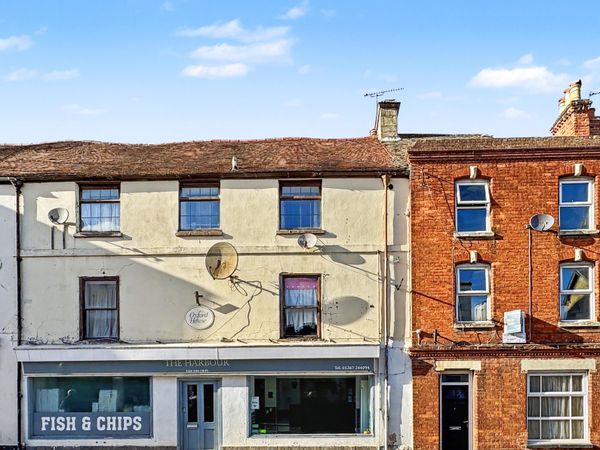 Marlborough Street, Oxford House, SN7