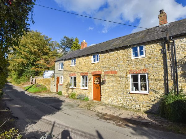 Careys Road, Pury End, NN12