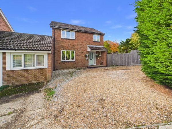 Vicarage Way, Hurst Green, TN19