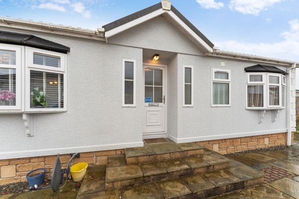 Cherry Wood Crescent, Stepps, G33