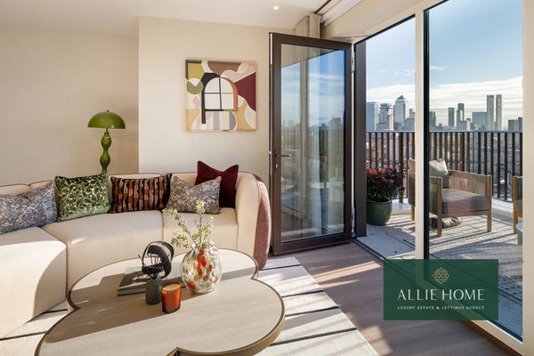 120 Bow Common Ln, London, E3