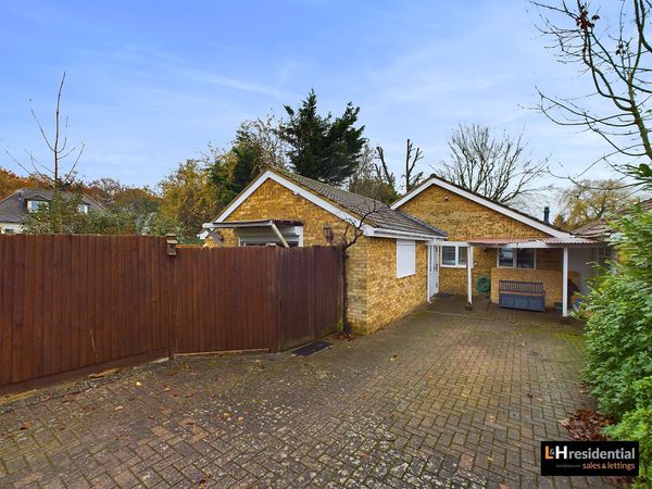 Kent Close, Borehamwood, WD6